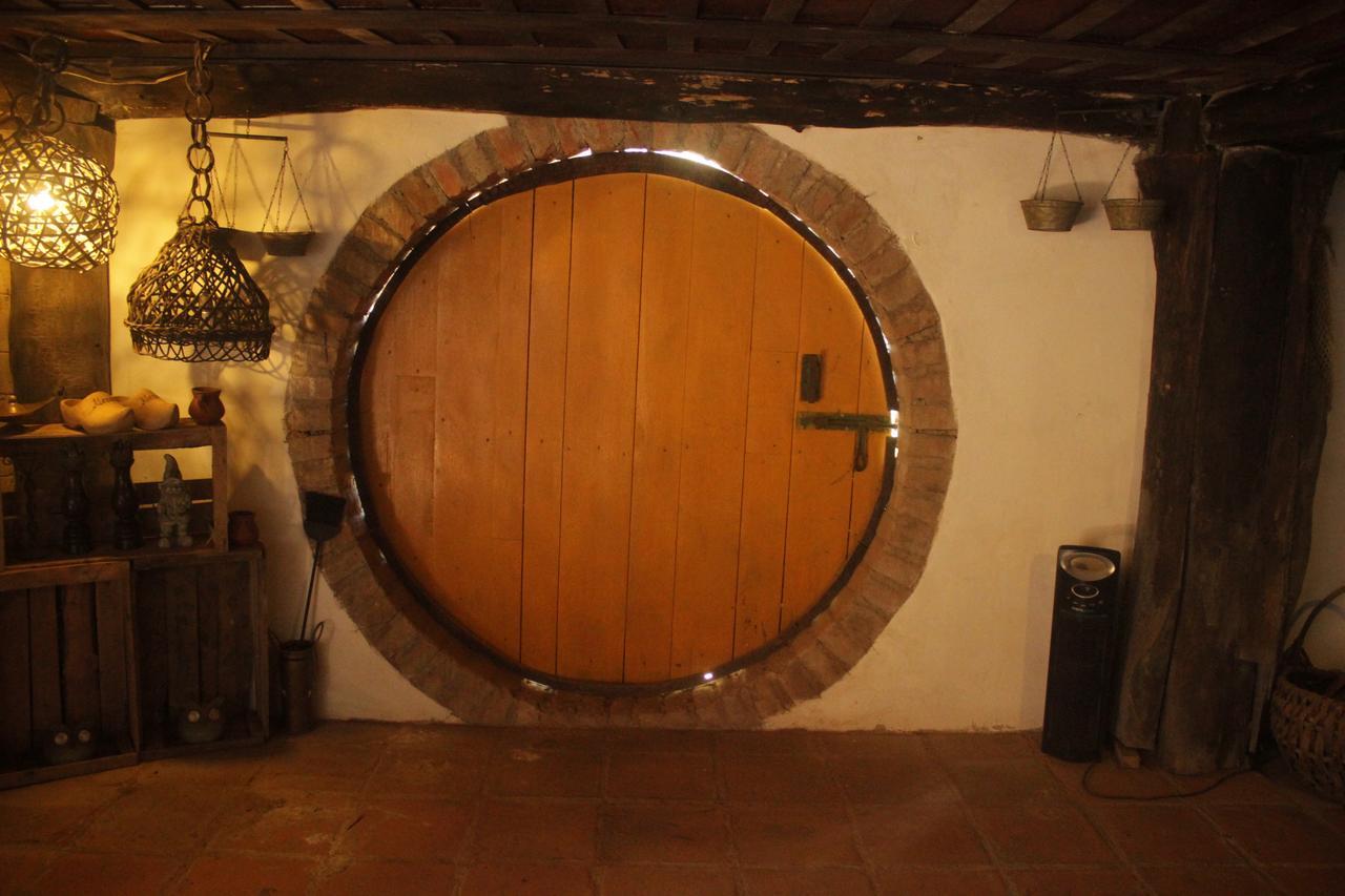 The Hobbit La Comarca Hotel Nueva San Salvador Exterior foto